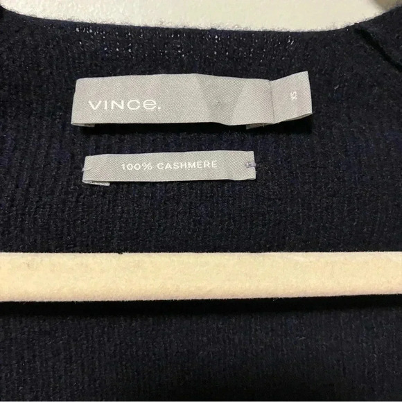 Vince 100% cashmere  navy sweater - Picture 5 of 5